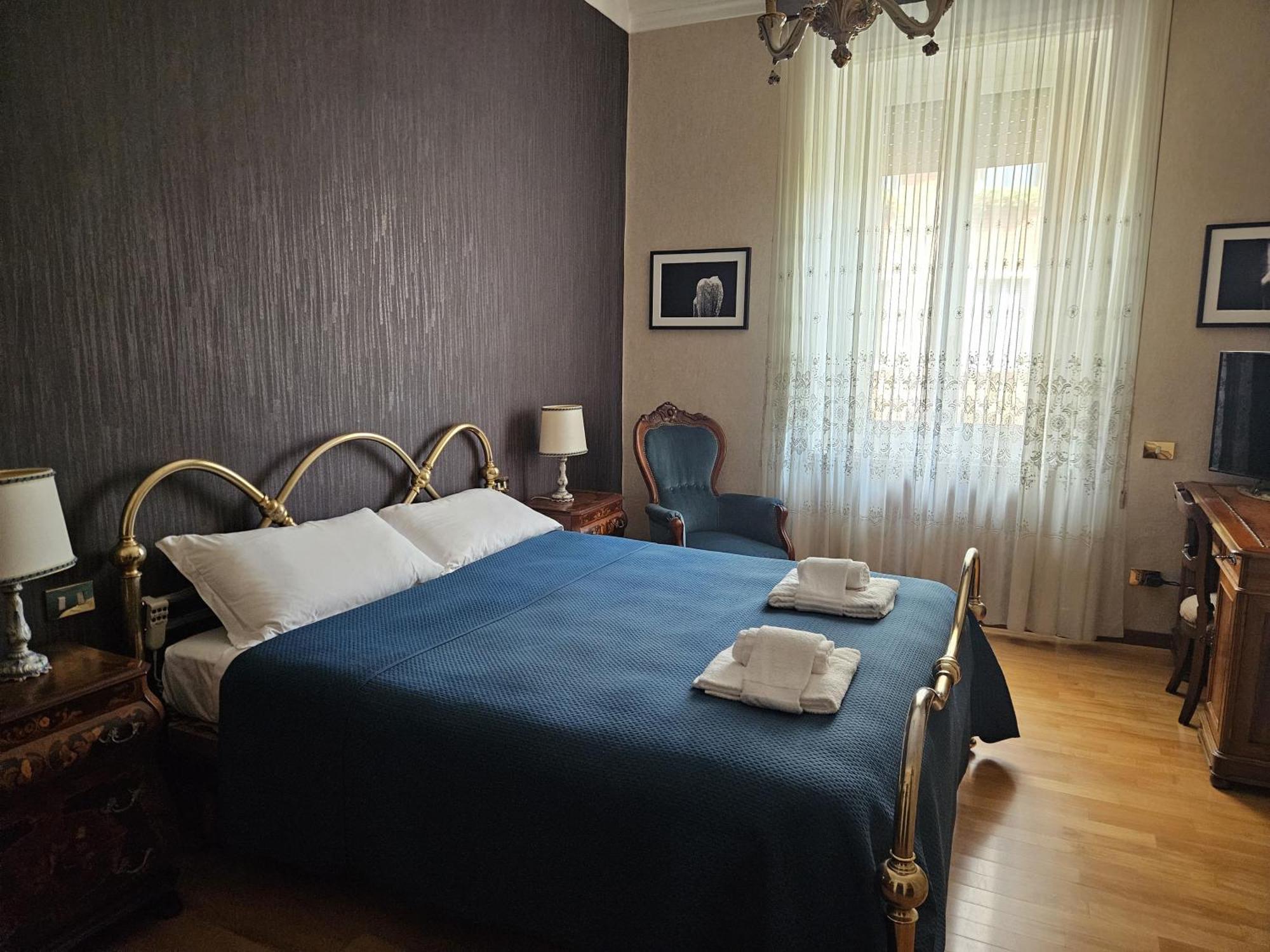 Homegallery - Elegante Appartamento Milanese Exterior photo