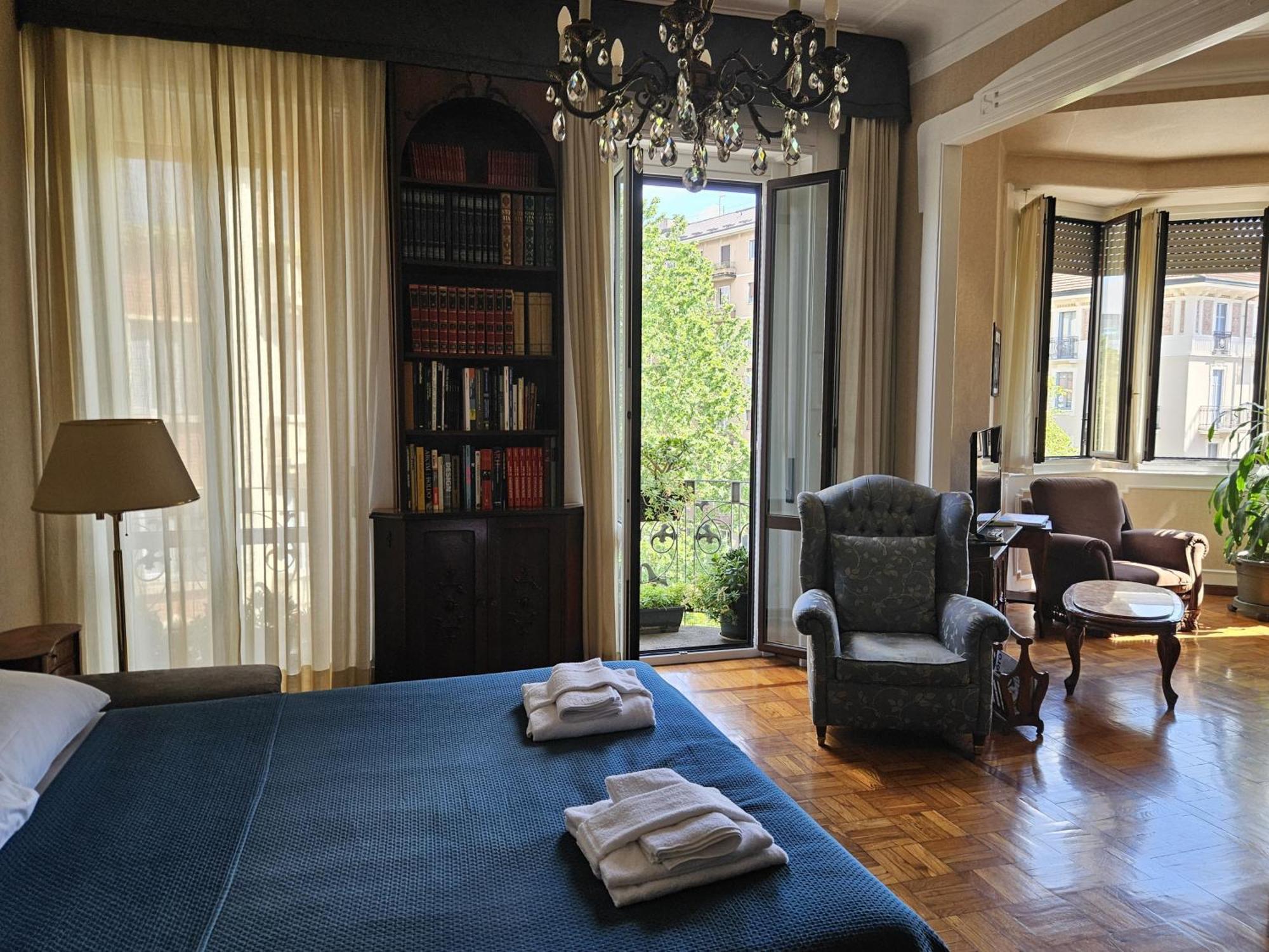 Homegallery - Elegante Appartamento Milanese Exterior photo